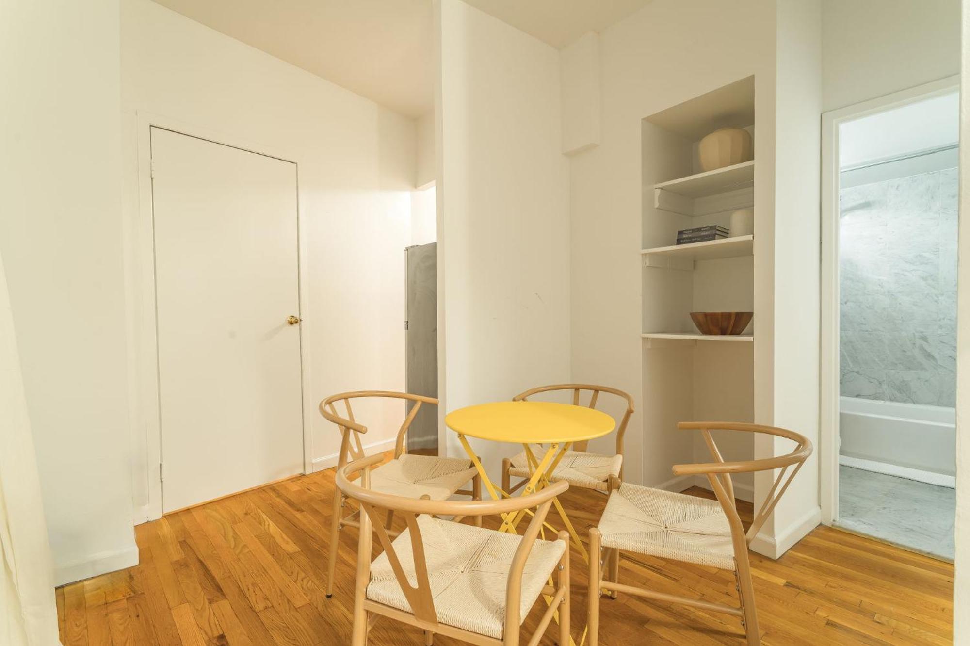 Chic 3br With 3 Beds And 1 Bath Steps From The Vibrant Stone Street District Apartment New York