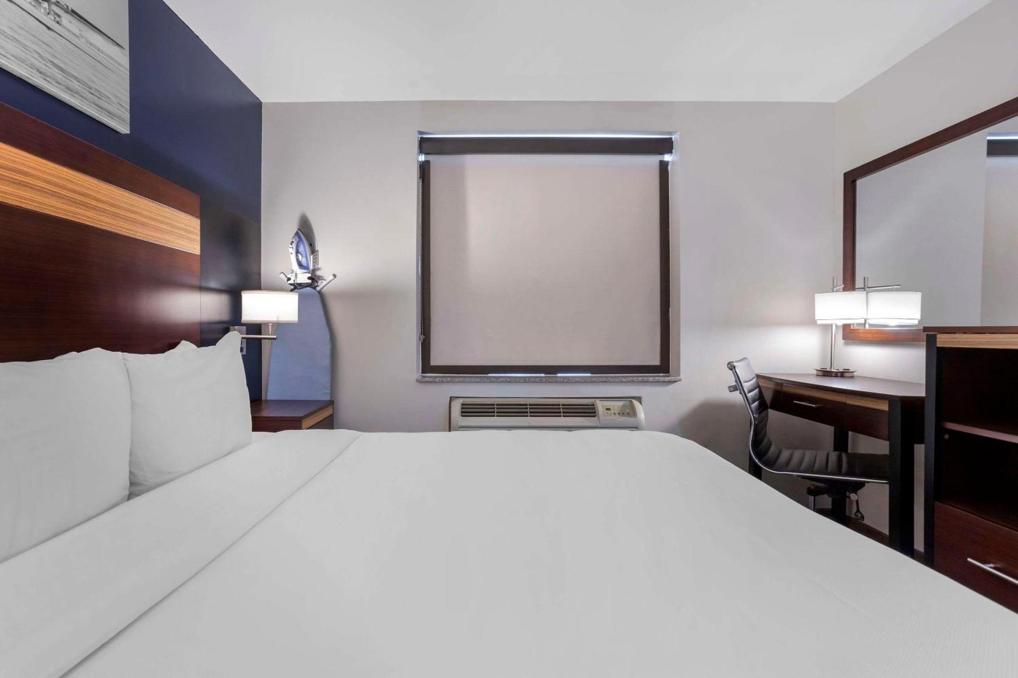 Avion Near Lga Airport, Ascend Collection Hotel New York