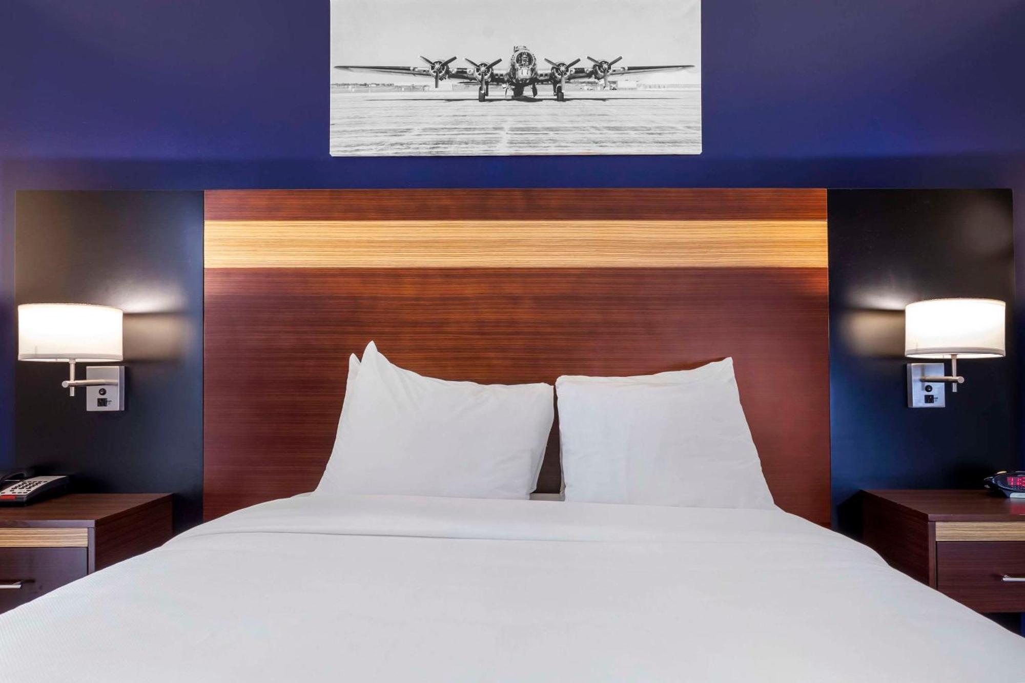 Avion Near Lga Airport, Ascend Collection New York