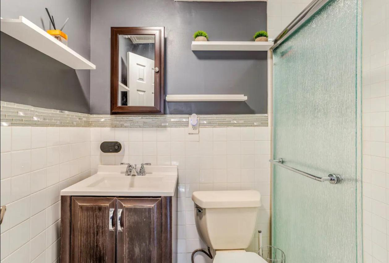 Summer Getaway In Brooklyn Private Room, Bath, Kitchen & Backyard