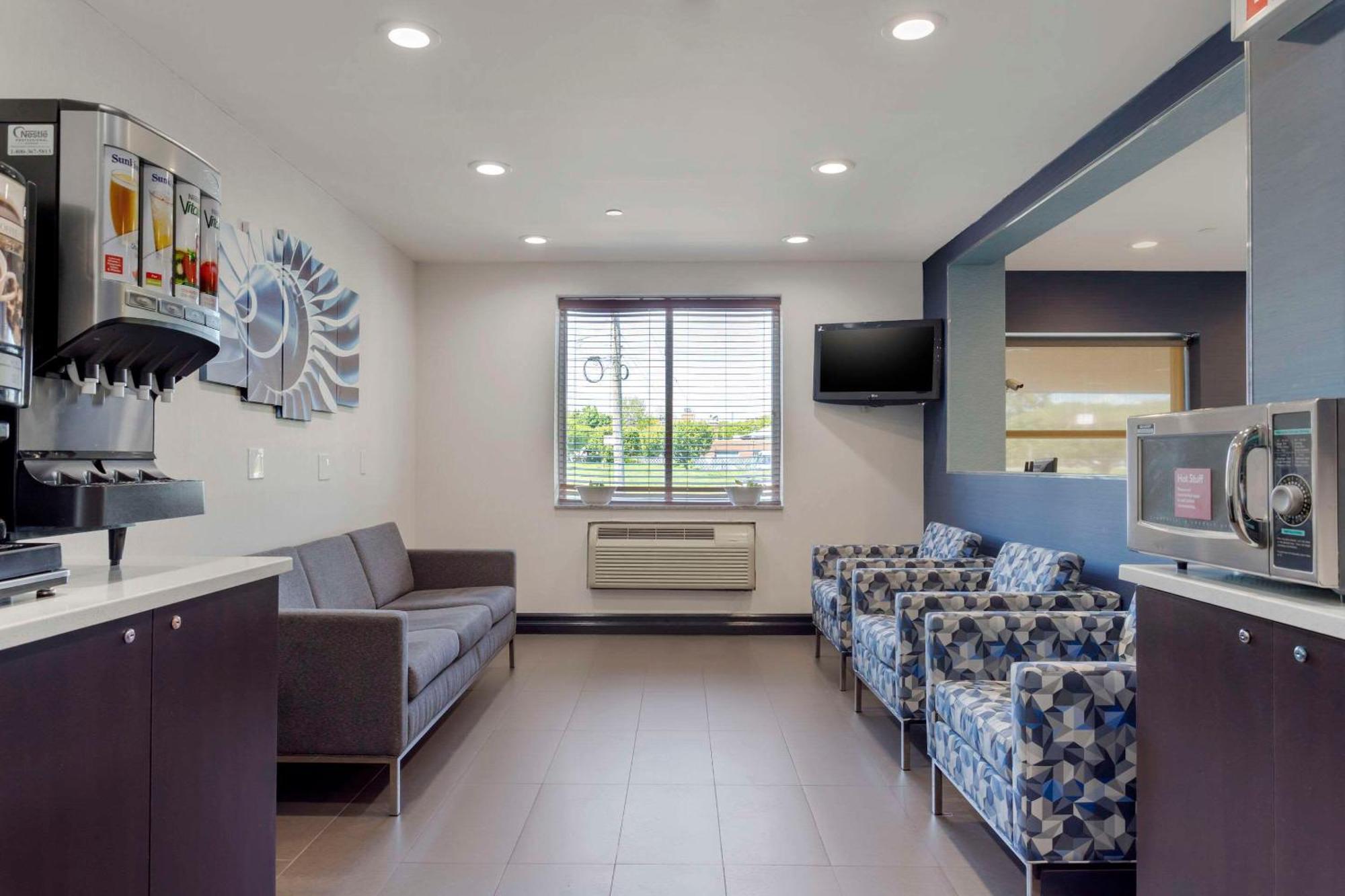 Avion Near Lga Airport, Ascend Collection New York