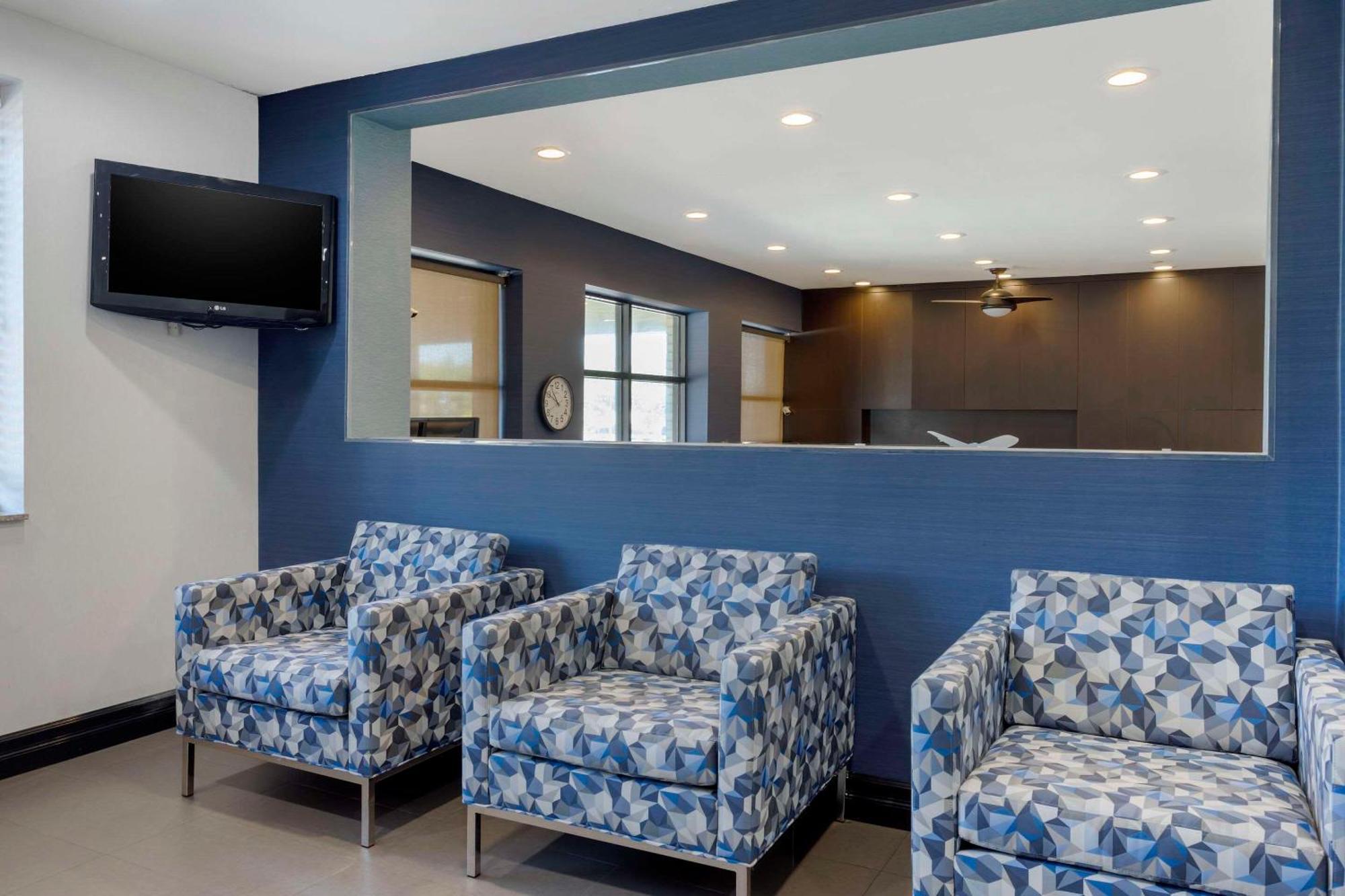 Avion Near Lga Airport, Ascend Collection New York
