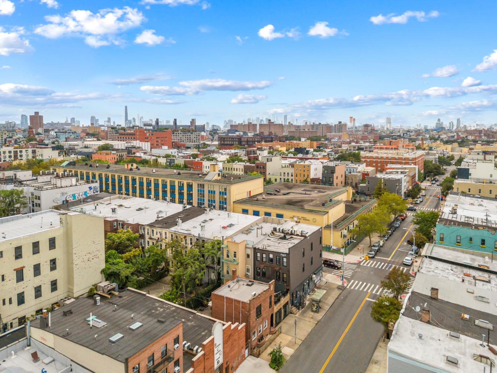 Bushwick Gem- Art Infused 2br With Rooftop At 