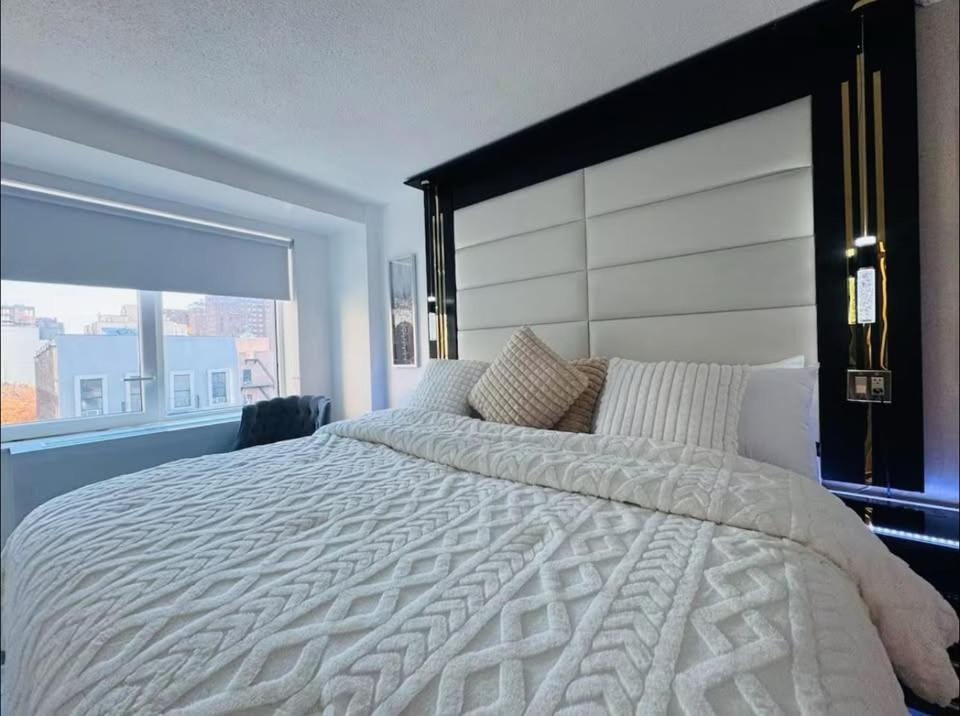 New Bright & Modern 4bd 2ba W Doorman, Gym, Lounge, Near West Harlem Apartment New York