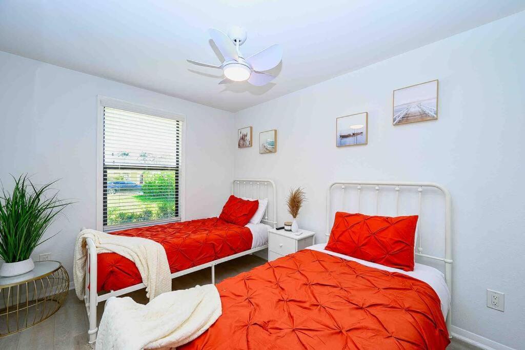 The Suzana Sunrise- 5 Minutes To Vanderbilt Beach! New York
