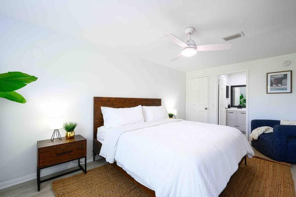 The Suzana Sunrise- 5 Minutes To Vanderbilt Beach! * New York