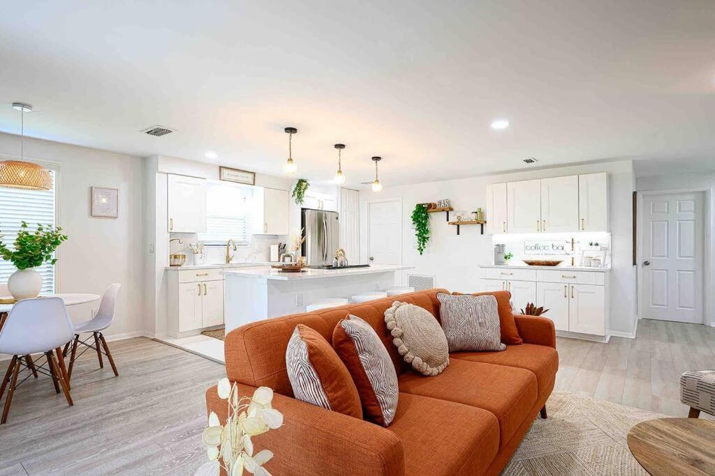 Holiday home The Suzana Sunrise- 5 Minutes To Vanderbilt Beach! *
