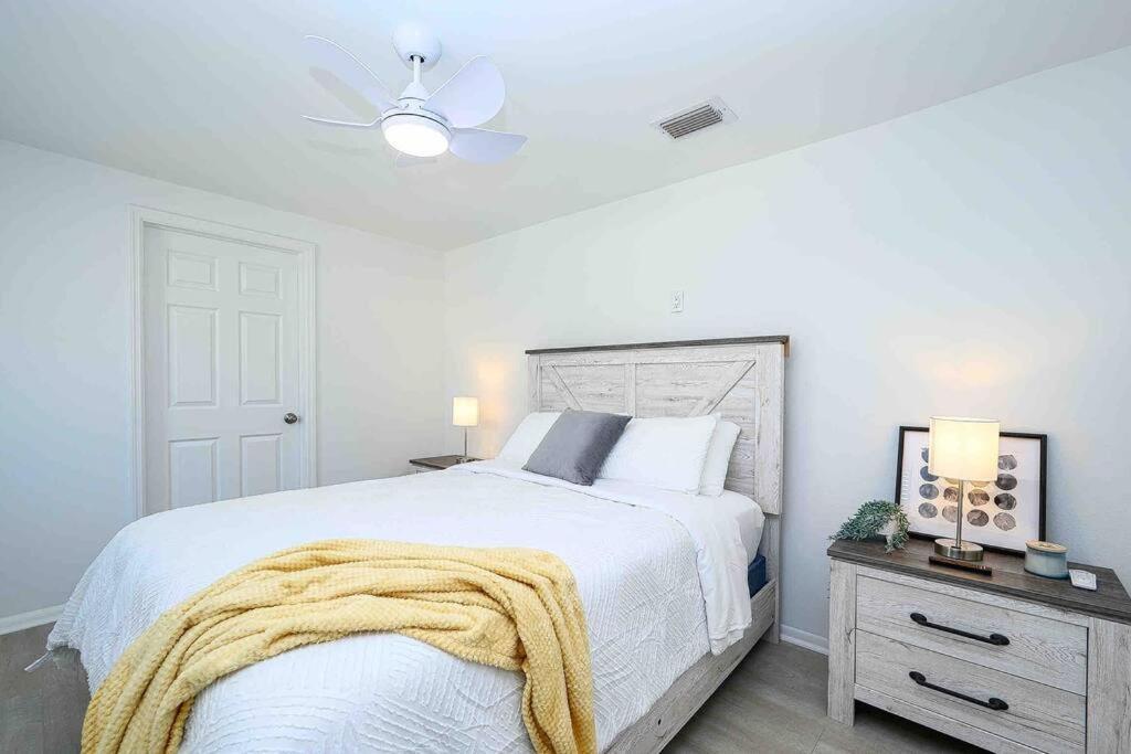 Holiday home The Suzana Sunrise- 5 Minutes To Vanderbilt Beach! New York