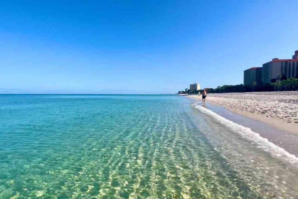 Holiday home The Suzana Sunrise- 5 Minutes To Vanderbilt Beach! New York