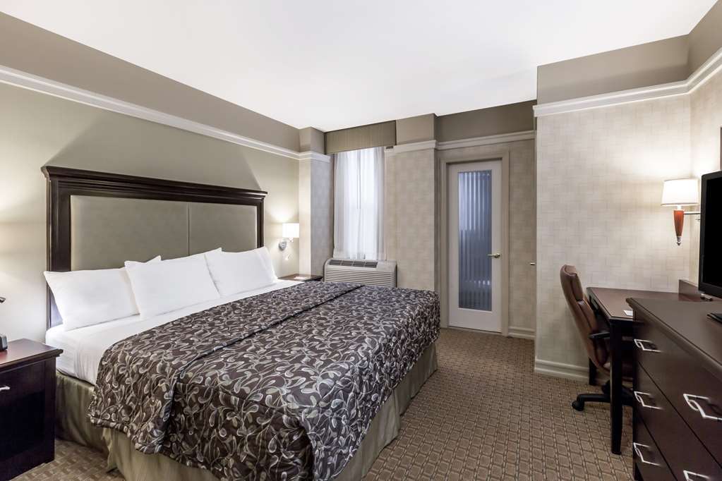 Hotel The At 3*