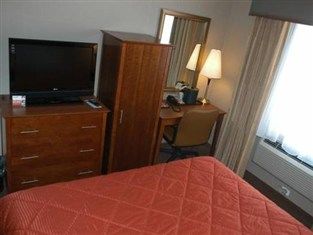 Avion Near Lga Airport, Ascend Collection
