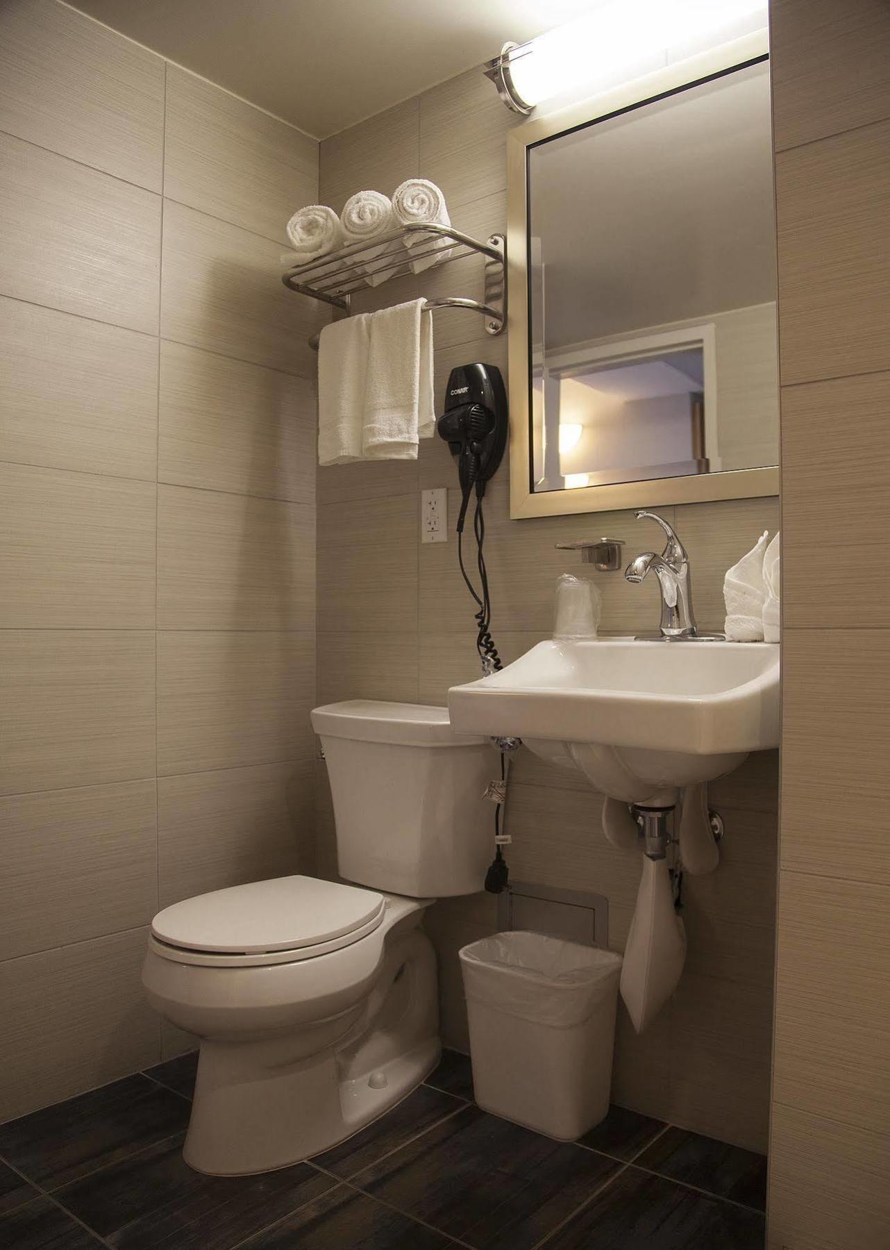 Cliff Hotel 3*