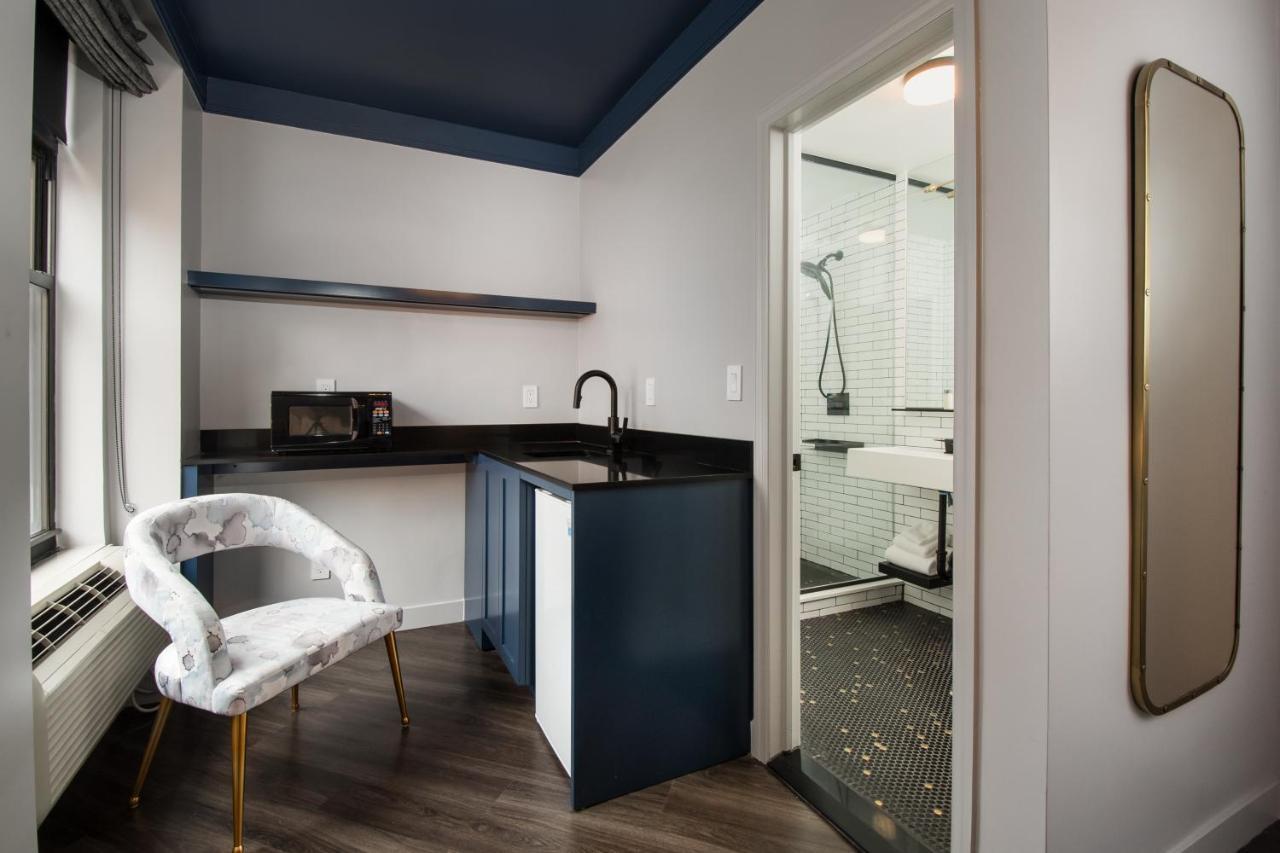 Hotel The At 3*
