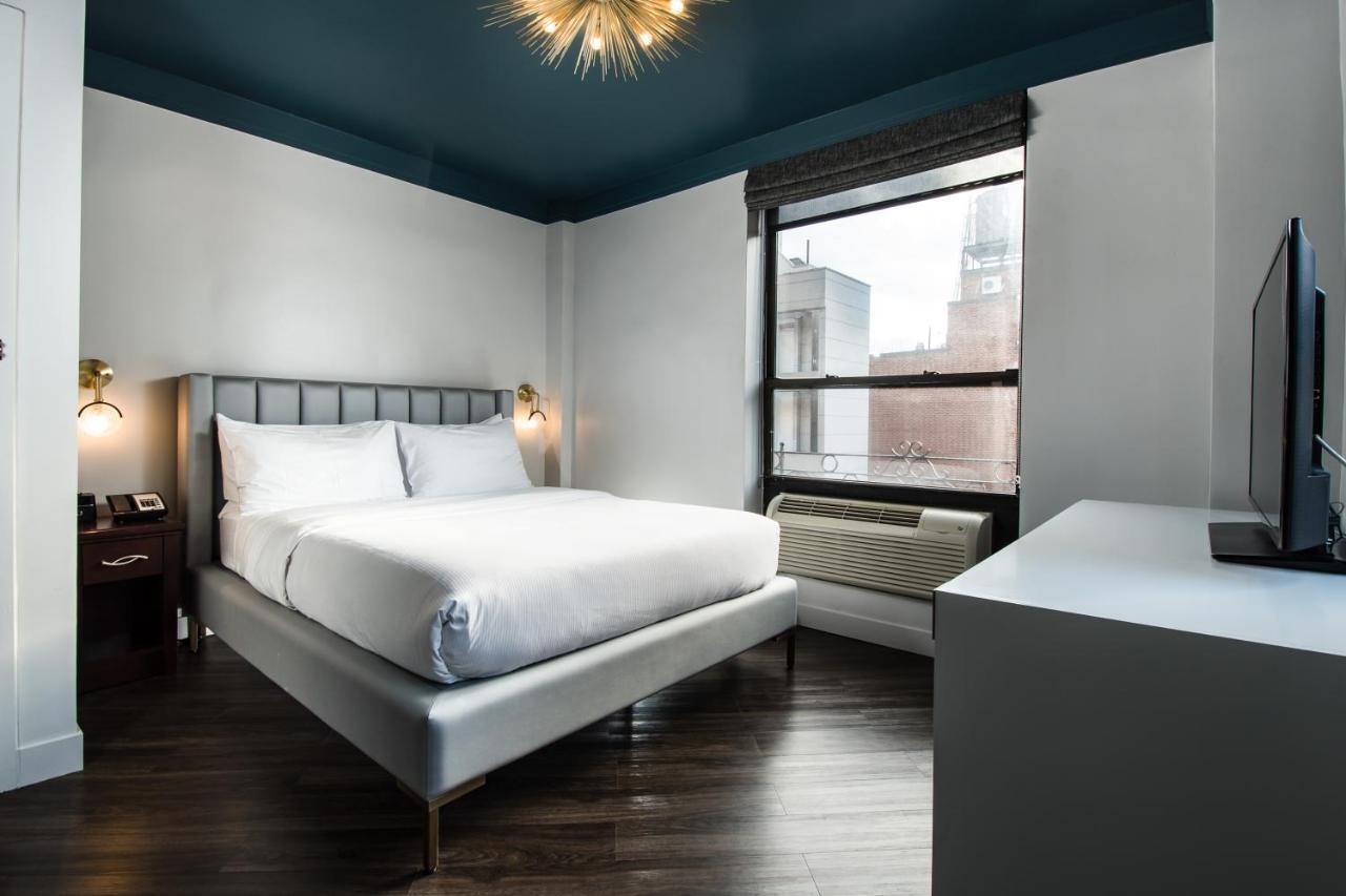Hotel The At 3*