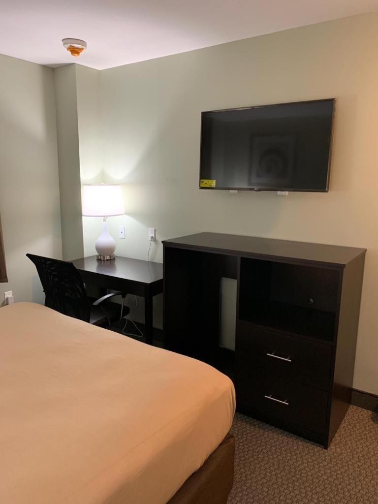 Quality Queens Hotel