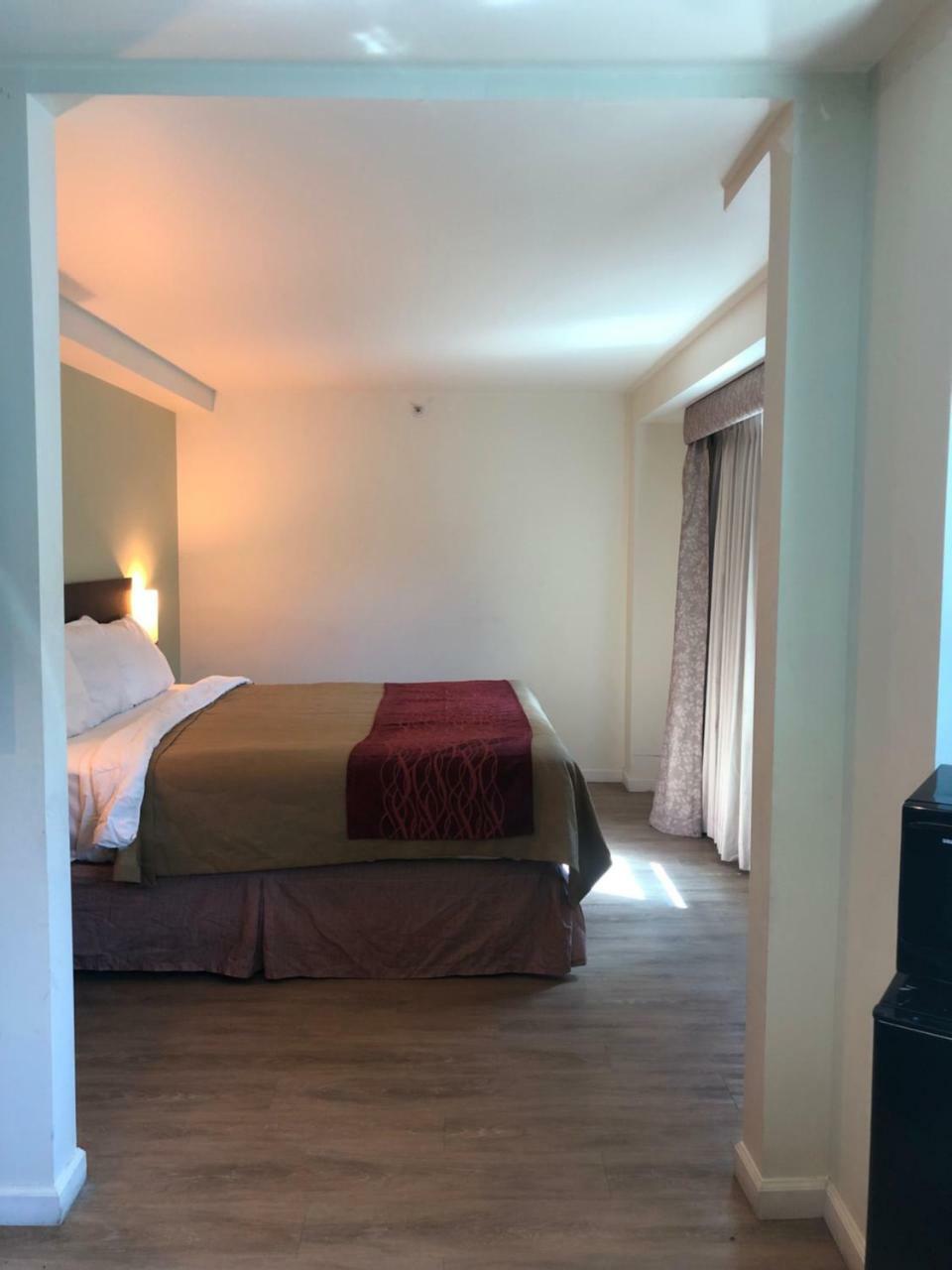 Hotel Comfort & - Kew Gardens Near La Guardia Airport New York