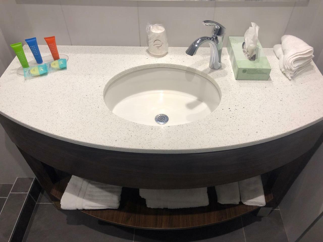 Comfort & - Kew Gardens Near La Guardia Airport Hotel