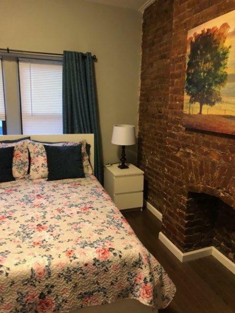 Sandy's Place Nyc 1 *