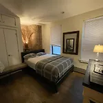 Beautiful Room In Newly Renovated Apt