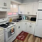 Vee\'S Nest- Cozy 3 Bedroom With Parking