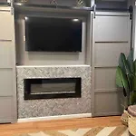 Derive Stays - Affordable Brooklyn Apt. W/ Balcony
