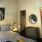 Private Room In A Shared Apartment 15 Minutes To Times Square!