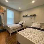 Derive Stays - Affordable Brooklyn Apt. W/ Balcony
