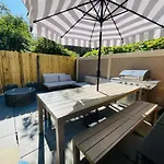 Historic Brownstone - Newly Renovated Brownstone On Historic Street With Outdoor Space