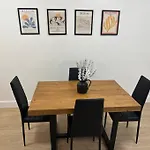 Modern 2 Bedroom Apt W Pool Table In Heart Of Bklyn