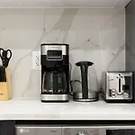 78-3D Brand New 1Br Prime Ues Wd In Unit