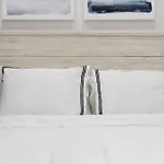 78-4B New Quality 1Br W&D In Unit Skylights