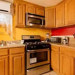 Large Apt, One Block To Train