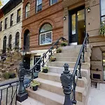 The Caez, A Modern Brooklyn Townhome With Waterfall