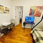 Classic Soho Apartment - Cozy / Perfect Location