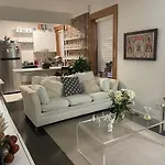 Stylish & Lovely 2 Bedroom Midtown