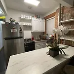 Stylish & Lovely 2 Bedroom Midtown