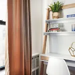 69-4D Trendy Lower East Side 1B Brand New