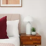153-5A Charming 2Br Les W D