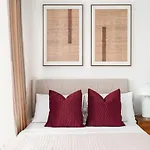 153-5A Charming 2Br Les W D