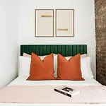 153-5A Charming 2Br Les W D