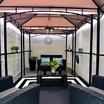 Hugh\'S And Nora\'S Place To Stay