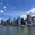2 Bedrooms Lr Kit Bath And Backyard 2 Stops To Manhattan
