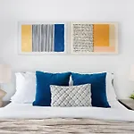 350-1A Gramercy New 1Br Sleeps4 Newly Furnished