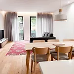 Modern, Charming, Spacious 3-Bedroom Retreat In Brooklyn With Rem-Casa
