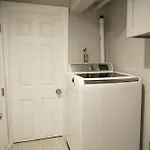 Cozy 2 Bedroom In A Lovely Forest Hills Neighborhood