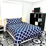 Huge 3 Bedroom Apt In Lic, Mannhattan Next Stop !