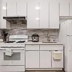 Spacious Modern Chinatown 3 Bedrooms
