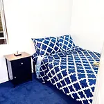 Manhattan 10 Minutes, Lic 3 Bedrooms Huge Apt