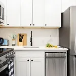 240-9 Luxury Prime Location Studio W&D