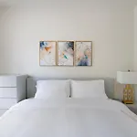Bright And Sunny 3Br Cozy Apartment